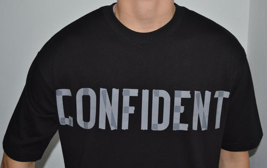 T-shirt confident nera